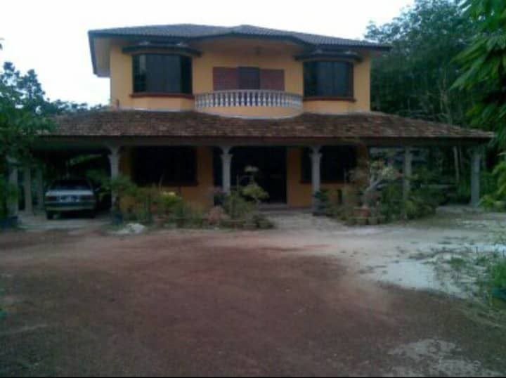 SP40 - RUMAH BANGLO 2 TINGKAT BERSERTA TANAH PERTANIAN 2.47 EKAR - BUKIT GAMBIR MUAR.