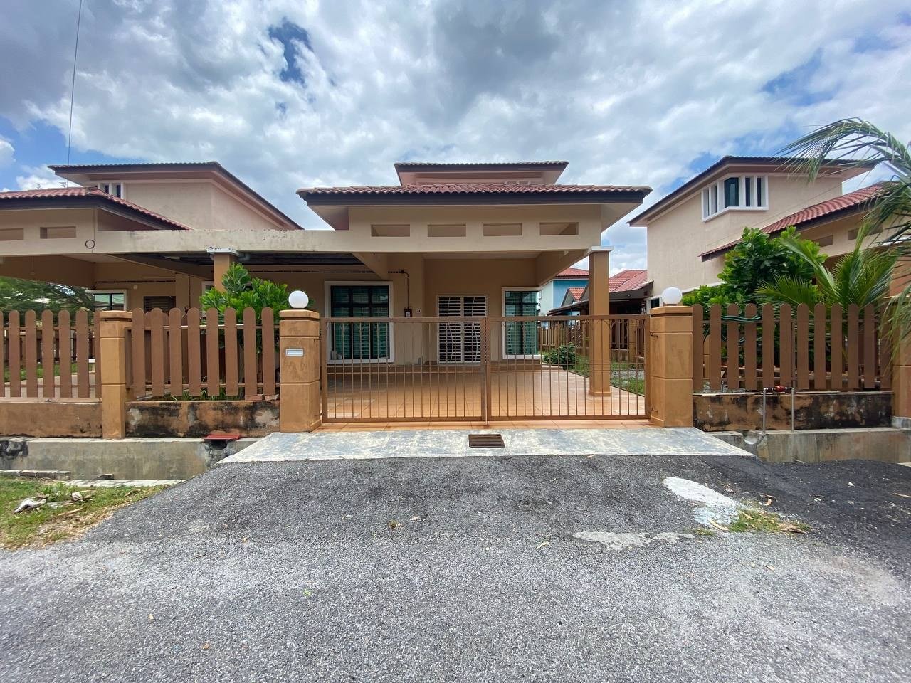 FREEHOLD | Rumah Semi D Cluster Taman Saujana Indah