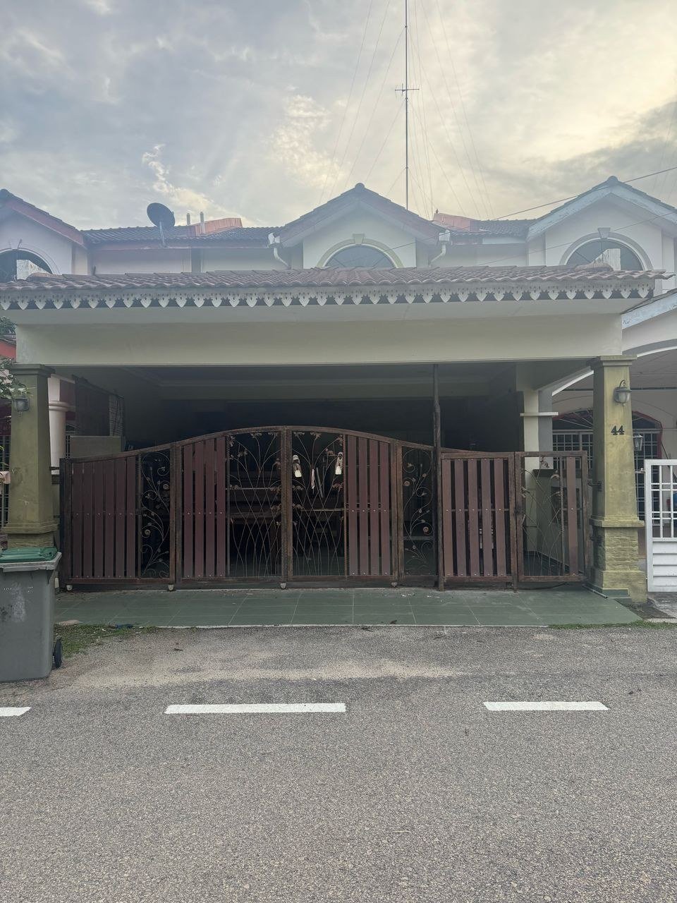 SP22 - RUMAH TERES DUA TINGKAT - TAMAN PASIR EMAS BUKIT PASIR MUAR.